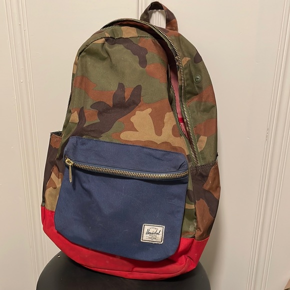 Herschel Supply Company Handbags - 3/20🌸 Herschel Camo Color Block Backpack